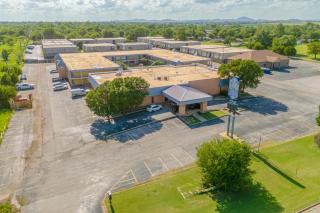 Castle inn & suites by OYO Lawton - Lawton - 3