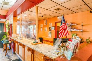 Castle inn & suites by OYO Lawton - 1