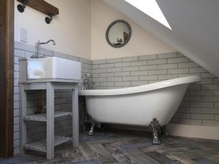 Deer Den timber clad cabin with hot tub, up private lane - Cullompton - 2