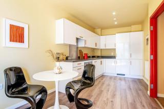 Central and Specious Apartment in City of London with a Balcony - 9