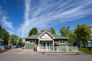 The Amberwing - 28 Meadow View - 3