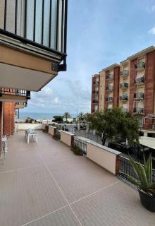 Appartamento con terrazzo vista mare - 2