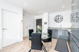 Luxury Sage Green 1-Bed Apartment - Solihull - 10 Min to NEC & BHX - Olton - 9