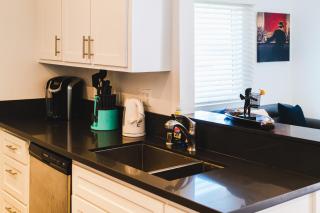 Chic Cozy One Bedroom Close to Downtown LA With Gated Parking - 1
