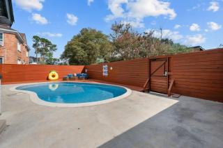 Tranquil Escape- Spa Bath & Pool for One or Couples - Houston - 4