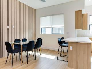 Modern Luxe Retreat Three-Bedroom #4 - Los Angeles - 6