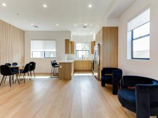 Modern Luxe Retreat Three-Bedroom #4 - 5