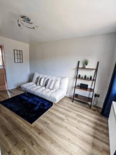 Comfy House Parking Long Stay - - 1