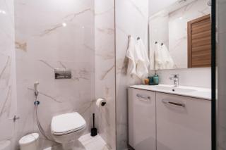 5 min from Airport Equipped Studio Pool - 5