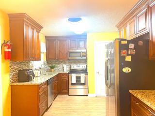 Spacious Family Stay, Large Dining,3 Cozy Bedrooms - 6