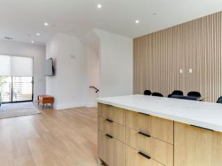 Modern Luxe Retreat Three-Bedroom #4 - 2