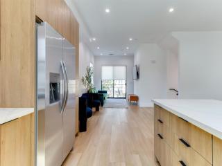 Modern Luxe Retreat Three-Bedroom #4 - 5