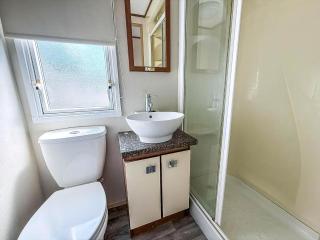 Lovely 8 Berth Caravan At Valley Farm Holidaypark Ref 46829V - Great Clacton - 3