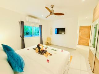 Baan Saint-Tropez Seaview Villas Kata Beach - Kata Beach - 2