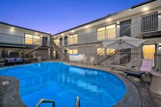 Modern Getaway with Free Parking Near Downtown and NRG - 3