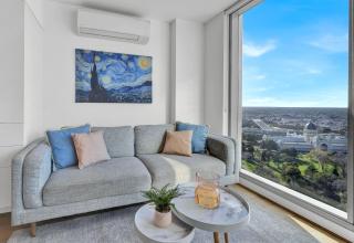 Stunning Views - Spacious Melbourne Central Sky Escape - Free Tram - 6