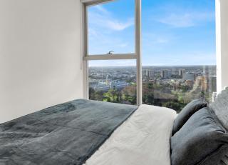 Stunning Views - Spacious Melbourne Central Sky Escape - Free Tram - 5