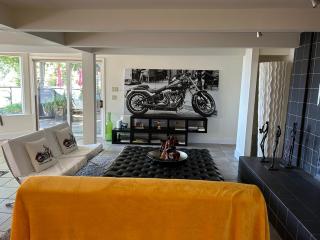Seymour Private Bedroom, Ensuite Bathroom with Shared Pool, Hot Tub with Views - 9