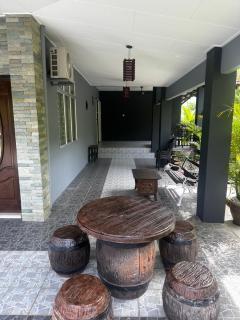The Deck Homestay & Event House - 8