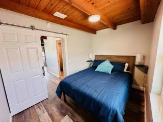 Cottage 31, Hibiscus Hut - Dora Canal Court - a downtown, waterfront community - 4