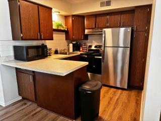 Modern Downtown 1BR Stay in Downtown Royal Oak - 7