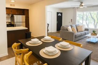 Modern Downtown 1BR Stay in Downtown Royal Oak - 1
