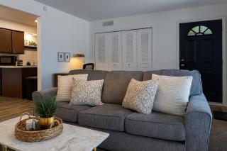 Modern Downtown 1BR Stay in Downtown Royal Oak - 2