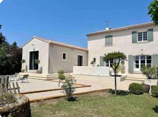 Belle bastide provençale, entre Arles et Alpilles - 9