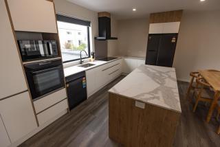 Modern and Spacious Right in Central CHCH - 7