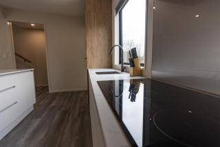 Modern and Spacious Right in Central CHCH - 6