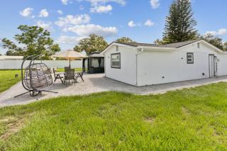 3Bd 2Ba House with Parking Laundry and Large Patio - 7