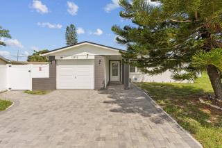 3Bd 2Ba House with Parking Laundry and Large Patio - 8