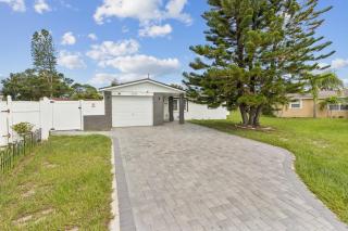 3Bd 2Ba House with Parking Laundry and Large Patio - 9