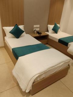 Hotel Royal Bloom - 2