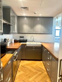 Beautiful 3 Bedroom Apartment in The Greens - 1