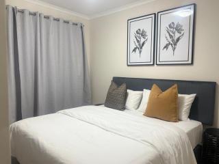 Sandton 2-Bed at Middle - Johannesburg - 7