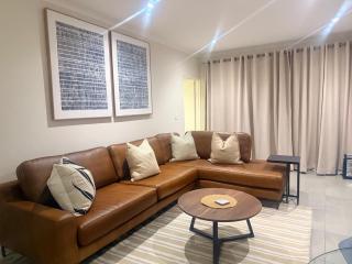 Sandton Grand 2-Bed at Middle 1 - 1