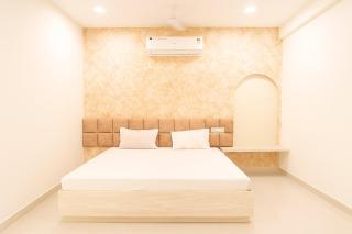 HOTEL #KSHIPRA # Near Shri Mahakaleshwar Jyotirlinga Temple & Railway Station - Best Budget Rooms With Fully Air Conditioned - Free Wi-fi - Room Service - Free Parking Available - BEST HOTEL IN UJJAIN - Ujjain - 9