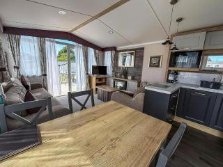 Modern Caravan With Decking At Valley Farm, Essex Ref 46112V - 9