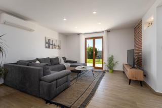 Casa Vito an peaceful escape near historic town - Latin - 9