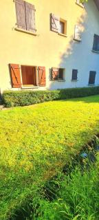 Charmant chalet - appartement avec chambre - terrasse - jardin- parking - proche toutes commodités et lac - calme - 9