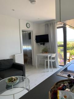 Ocean Drive Boutique Apartment continental Breakfast & Tray - Brean - 9