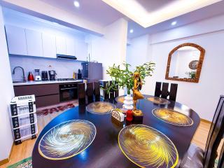 The Red Mirage --- Rooftop Pool, Gym, Games room, Netflix 2BD & SQ - 6