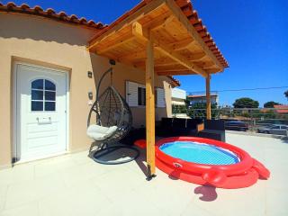 Seaside Bliss Studio - Sun, Sea & History in Sunny Artemida - Artemida - 1