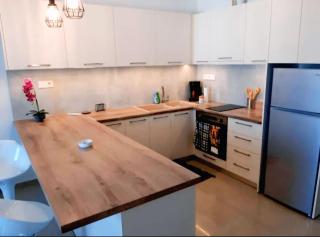 Central Apartment Near The beach with huge private terrace - Loutraki - 8