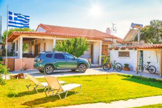 Peach Pine House - Escape Near City, Beach and Athens Airport - 0