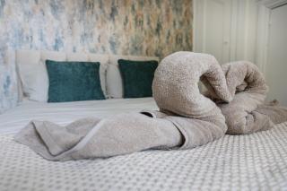 Botanica convenient centre Stay free parking - Swindon - 7