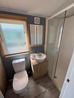 Sunnymede B5 - Fantasy Island - HOT TUB, ramped decking, patio doors, central heating, pet friendly - Meadow Lakes Caravan & Lodge Hire - Ingoldmells - 8