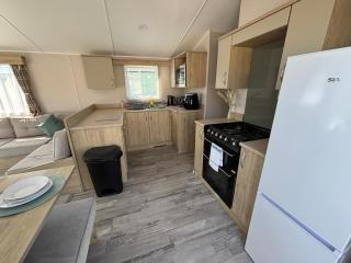 Sunnymede B5 - Fantasy Island - HOT TUB, ramped decking, patio doors, central heating, pet friendly - Meadow Lakes Caravan & Lodge Hire - Ingoldmells - 4