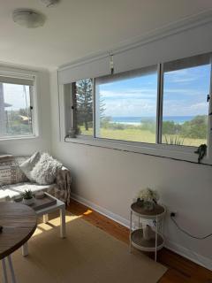 Paradise on Jones Beach Kiama - Beachfront unit with direct beach access & views - Kiama Downs - 9